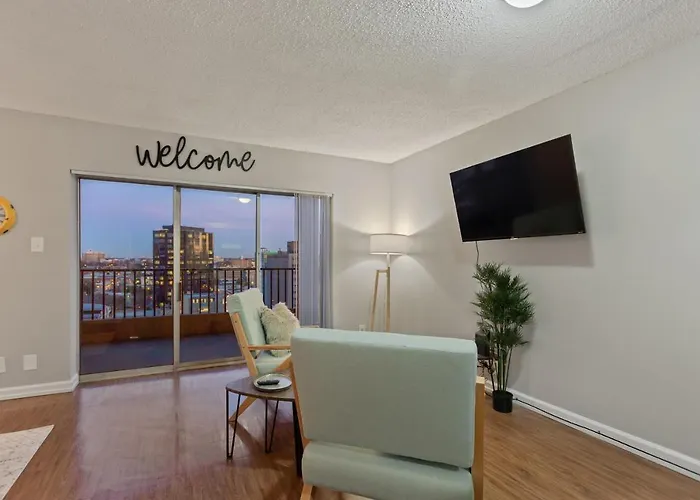 Brand New Downtown Studio With River Views