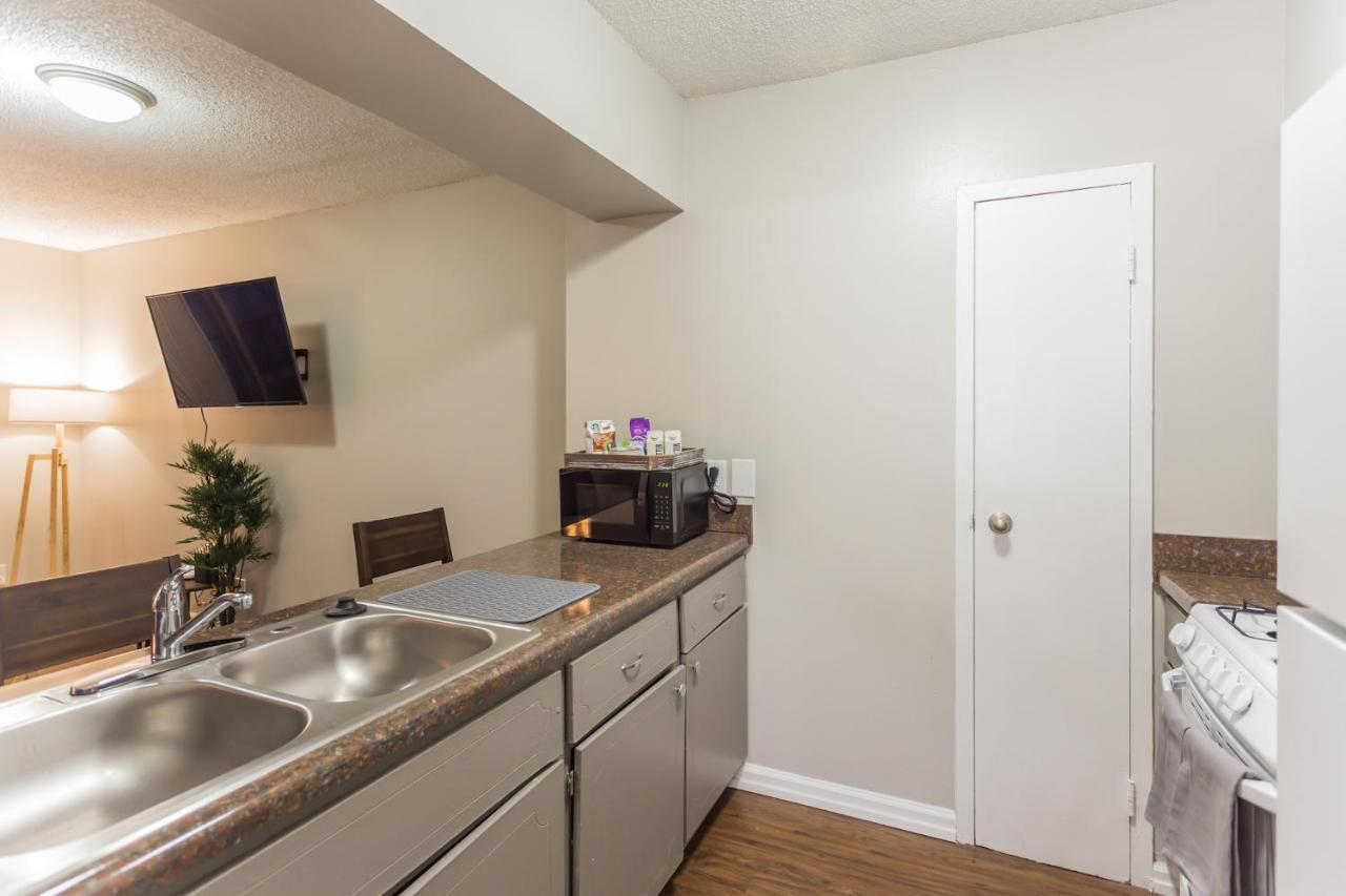 Brand New Downtown Studio With River Views